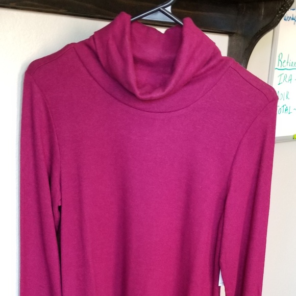 Magenta Tunic with side slits - Picture 1 of 4
